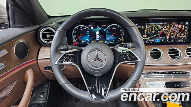 Mercedes-Benz E-Class 2023 — ფოტო 13/20