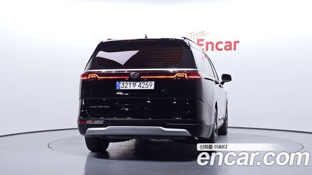 Kia Carnival 2021 — фото 4 из 20