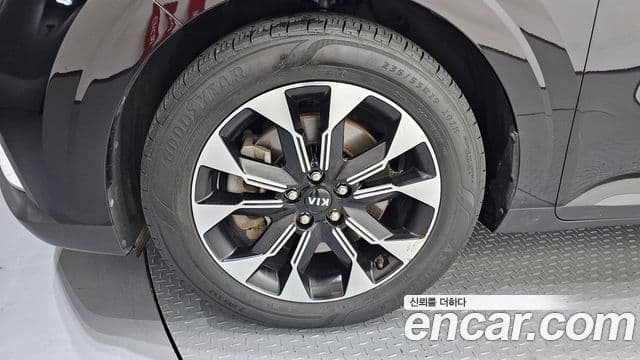 Kia Carnival 2021 — фото 5 из 20