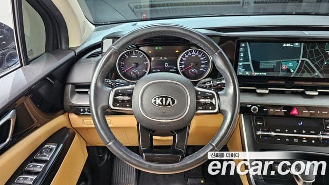 Kia Carnival 2021 — фото 13 из 20