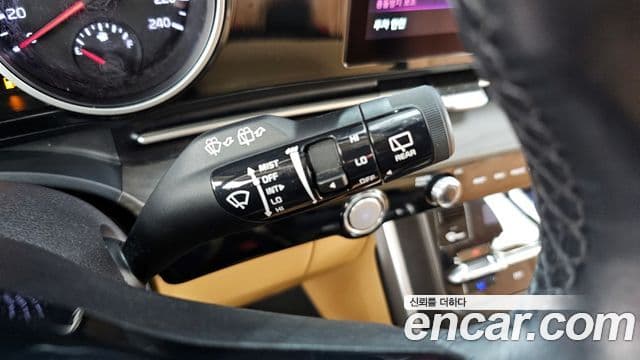 Kia Carnival 2021 — фото 18 из 20