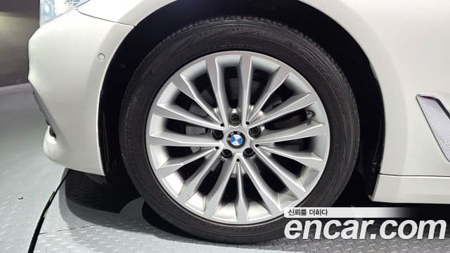 BMW 5 Series 2018 — Şəkil 5/20