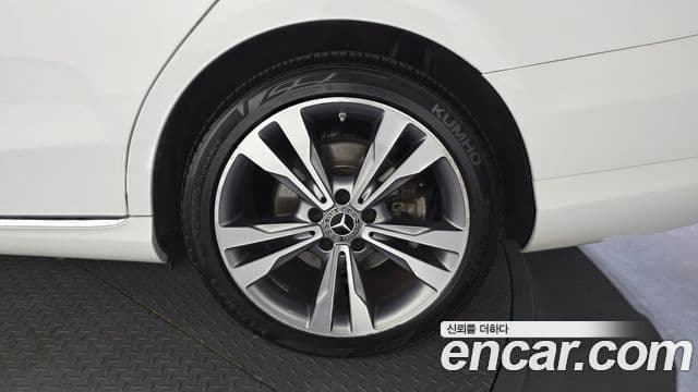 Mercedes-Benz C-Class 2018 — Photo 6/30