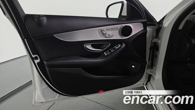 Mercedes-Benz C-Class 2018 — Photo 26/30