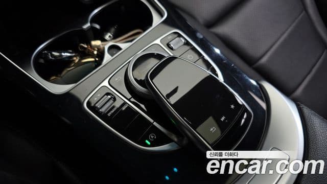 Mercedes-Benz C-Class 2018 — Photo 23/30