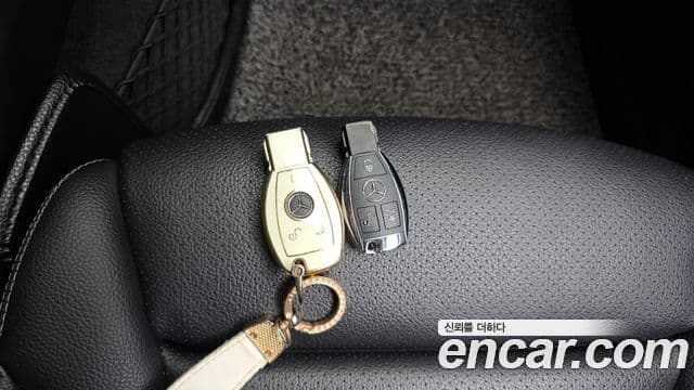 Mercedes-Benz C-Class 2018 — Photo 18/30
