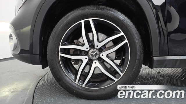 Mercedes-Benz GLA-Class 2019 — Şəkil 4/20