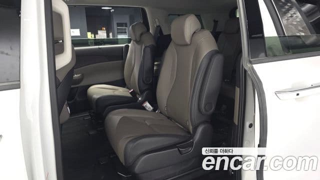 Kia Carnival 2025 — фото 12 из 20
