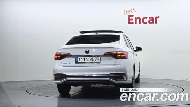 Volkswagen Jetta 2022 — ფოტო 4/20