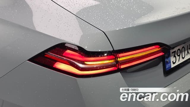 BMW 5 Series 2024 — Photo 28/33
