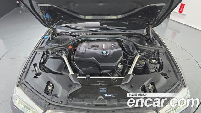 BMW 5 Series 2019 — фото 6 из 20
