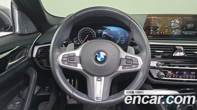 BMW 5 Series 2019 — фото 13 из 20