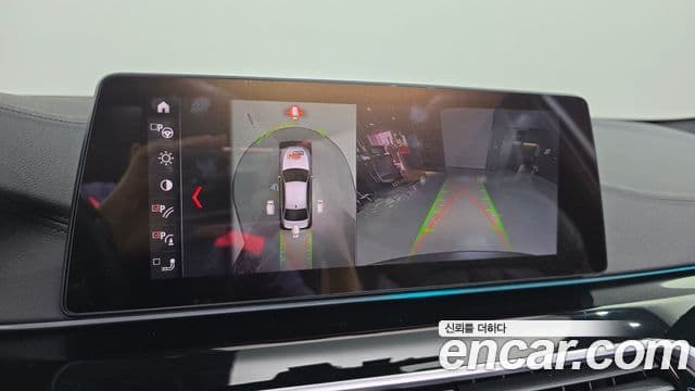 BMW 5 Series 2019 — фото 14 из 20