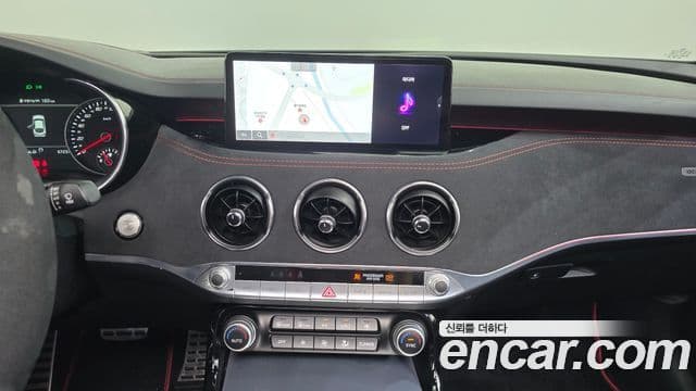 Kia Stinger 2021 — фото 13 из 20