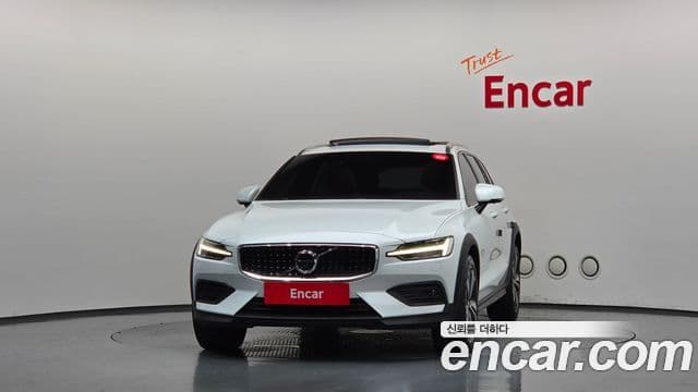 Volvo V60 Cross Country 2021 — ფოტო 2/20