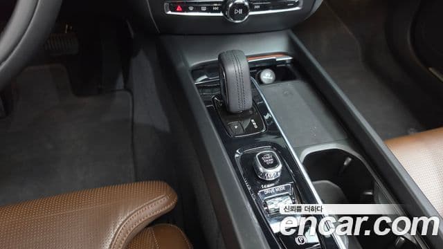 Volvo V60 Cross Country 2021 — ფოტო 8/20