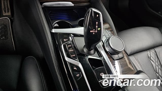 BMW 5 Series 2021 — фото 8 из 20