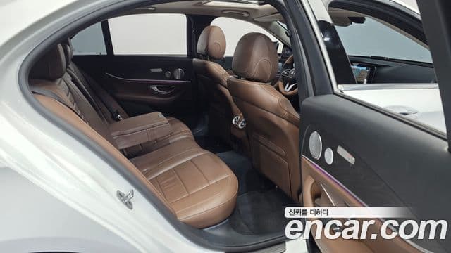 Mercedes-Benz E-Class 2019 — фото 12 из 20