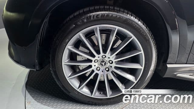 Mercedes-Benz GLE-Class 2023 — ფოტო 5/20