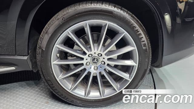 Mercedes-Benz GLE-Class 2023 — Photo 1/39