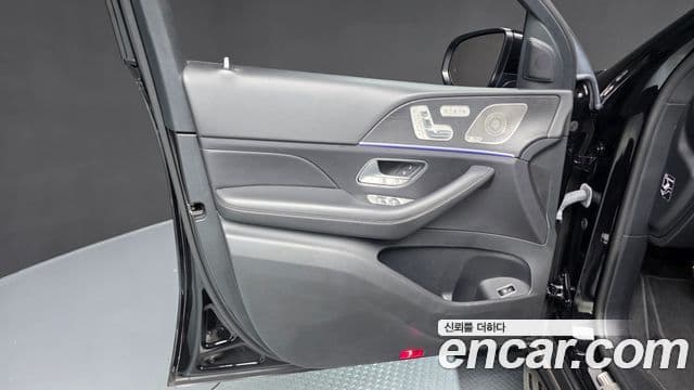 Mercedes-Benz GLE-Class 2023 — Photo 2/39