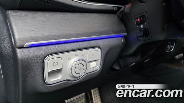 Mercedes-Benz GLE-Class 2023 — Photo 8/39