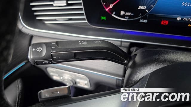 Mercedes-Benz GLE-Class 2023 — Photo 13/39