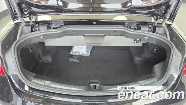 Mercedes-Benz E-Class 2021 — фото 20 из 20