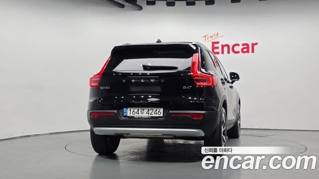 Volvo XC40 2022 — ფოტო 26/34