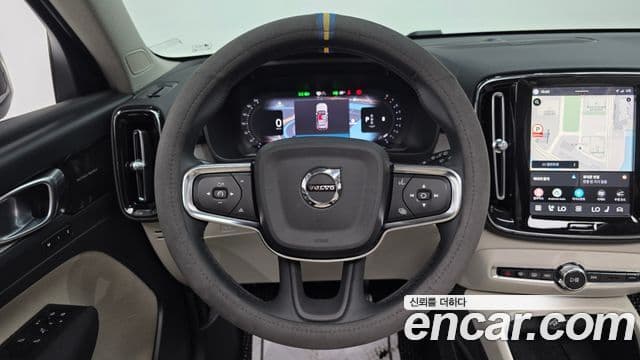 Volvo XC40 2022 — ფოტო 22/34