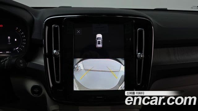 Volvo XC40 2022 — ფოტო 8/34