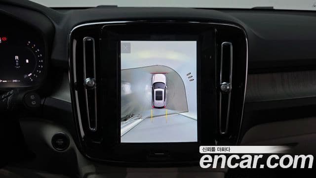 Volvo XC40 2022 — ფოტო 21/34