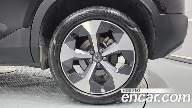 Volvo XC40 2022 — ფოტო 11/34