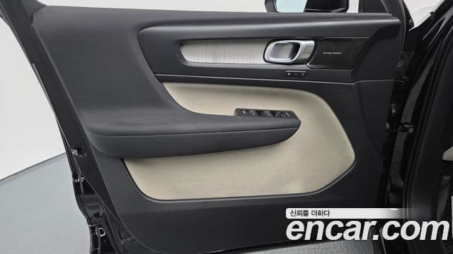 Volvo XC40 2022 — ფოტო 6/34
