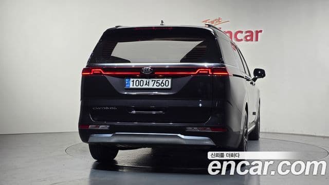 Kia Carnival 2021 — ფოტო 4/20
