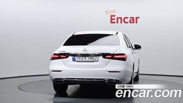 Mercedes-Benz E-Class 2023 — фото 4 из 20