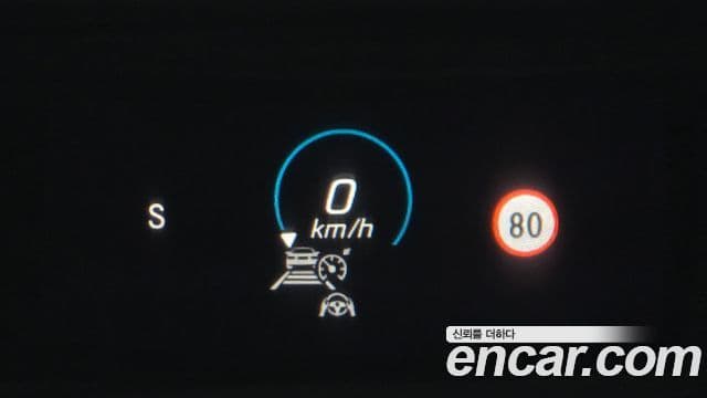 Mercedes-Benz E-Class 2023 — фото 17 из 20