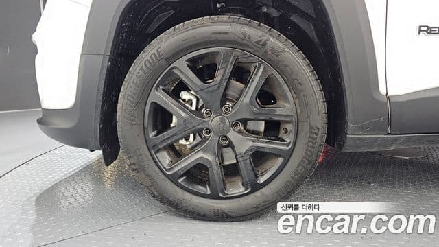 Jeep Renegade 2023 — ფოტო 5/20
