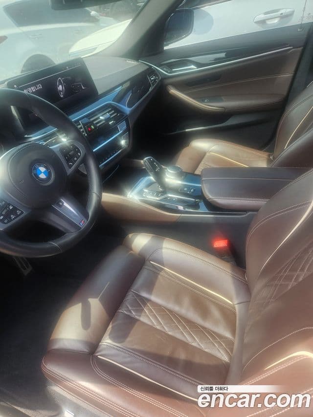 BMW 5 Series 2021 — ფოტო 1/16