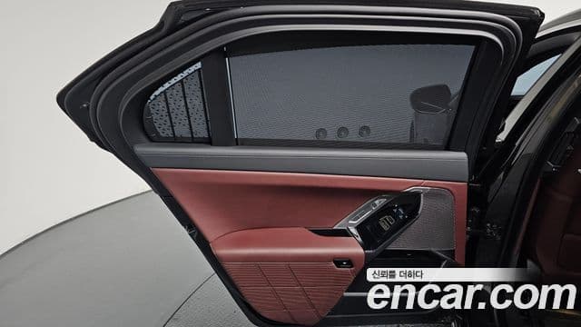 BMW 7 Series 2023 — Photo 37/49