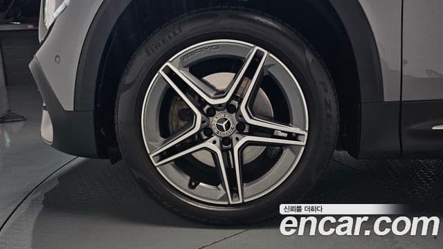 Mercedes-Benz GLB-Class 2022 — фото 5 из 20