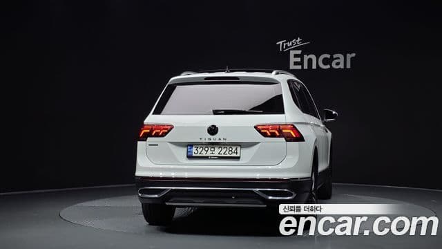 Volkswagen Tiguan Allspace 2023 — ფოტო 4/20