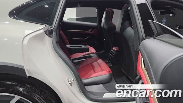 Porsche Taycan 2022 — Photo 23/36