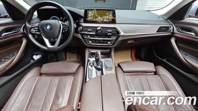 BMW 5 Series 2019 — фото 7 из 20