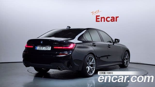 BMW 3 Series 2021 — ფოტო 2/20