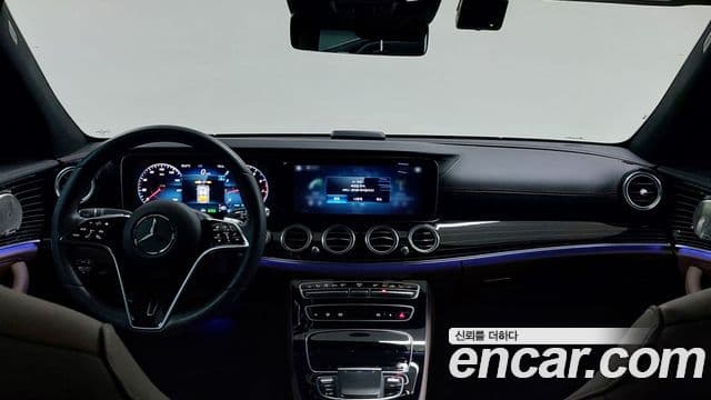 Mercedes-Benz E-Class 2023 — ფოტო 6/17