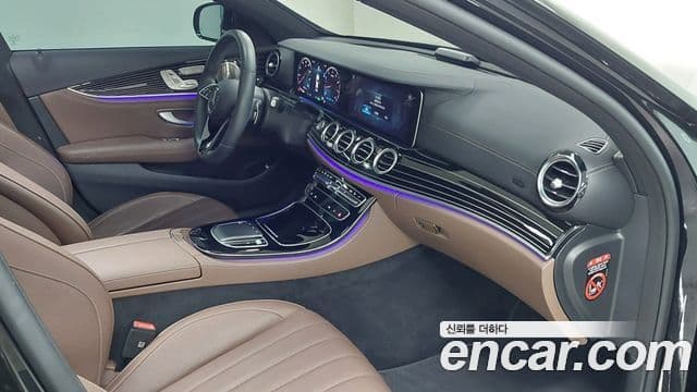 Mercedes-Benz E-Class 2023 — ფოტო 13/17
