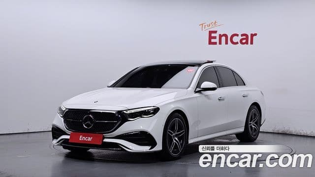 Mercedes-Benz E-Class 2025 — Photo 22/36