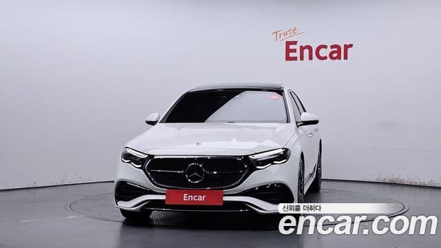 Mercedes-Benz E-Class 2025 — Photo 6/36