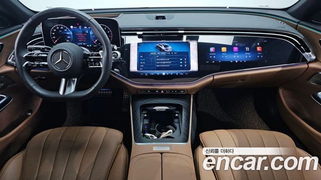 Mercedes-Benz E-Class 2025 — Photo 16/36
